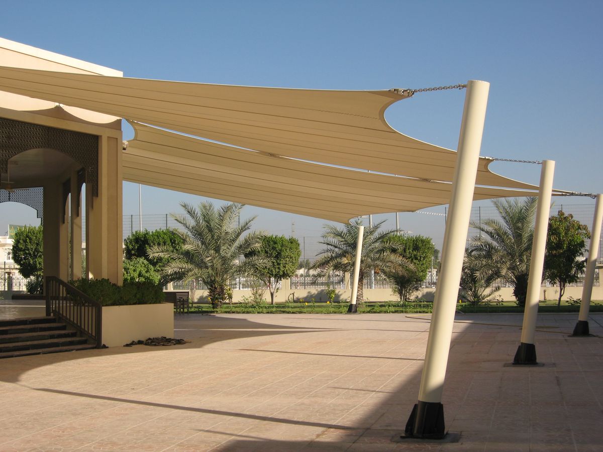 المظلات والسواتر