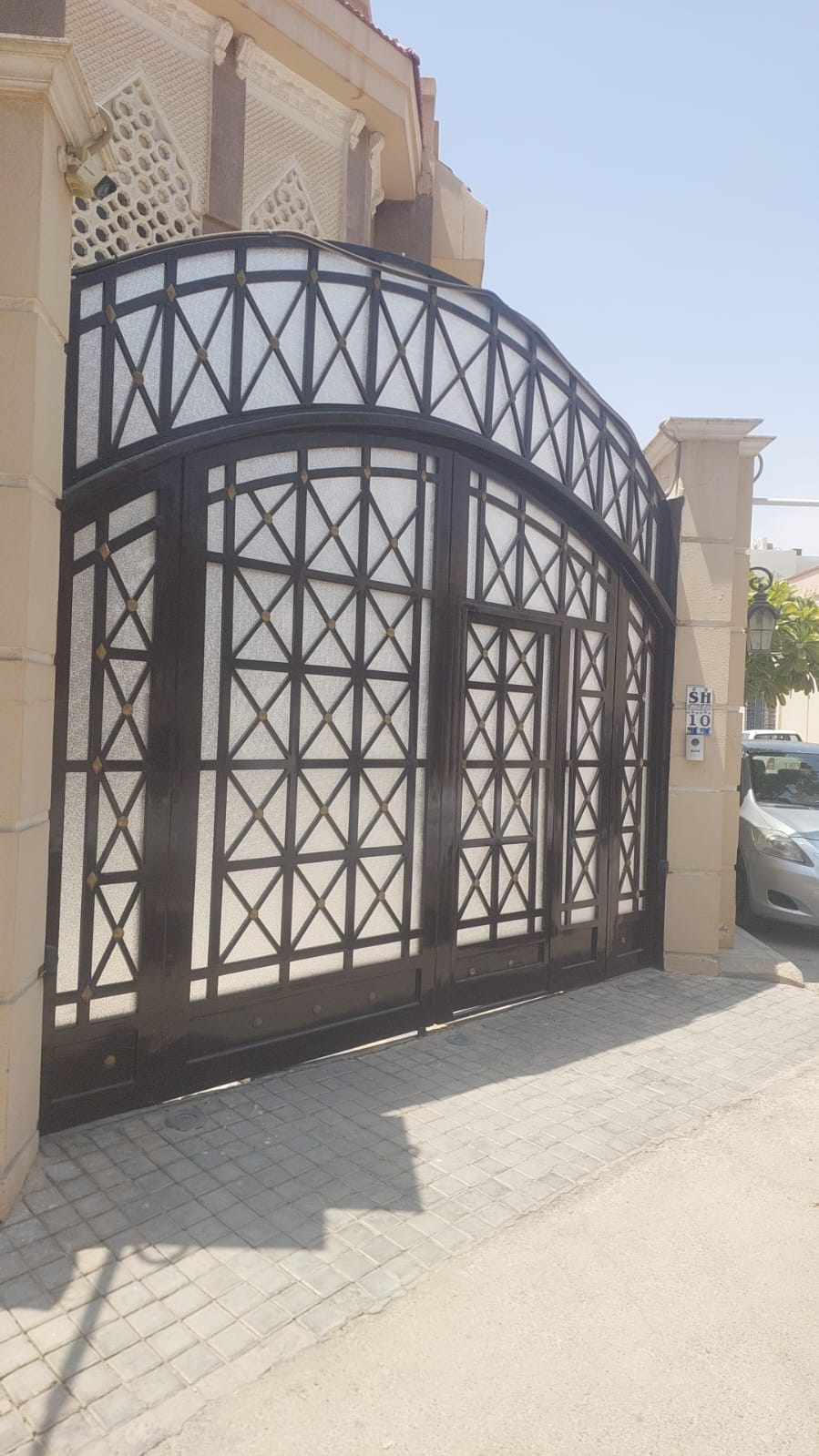 الحواجز والبوابات